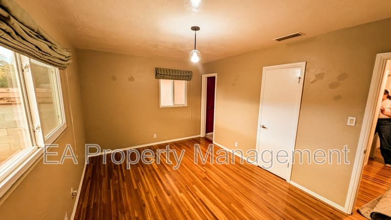 Albuquerque House: 2837 Palomas Dr NE