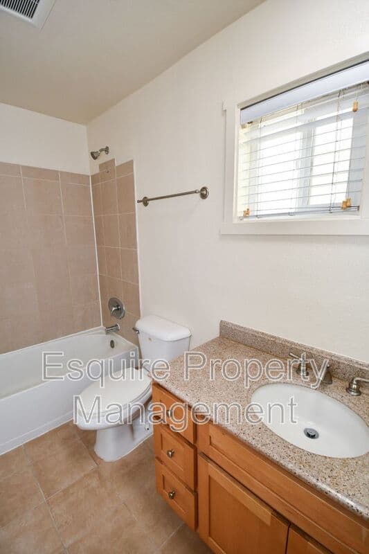 OXNARD House: 5009 NAUTILUS ST- 10