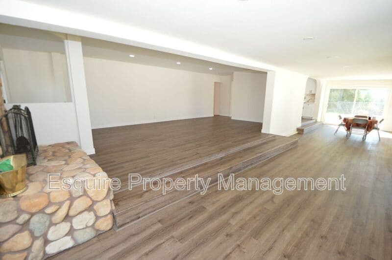 MOORPARK House: 10779 CITRUS DR