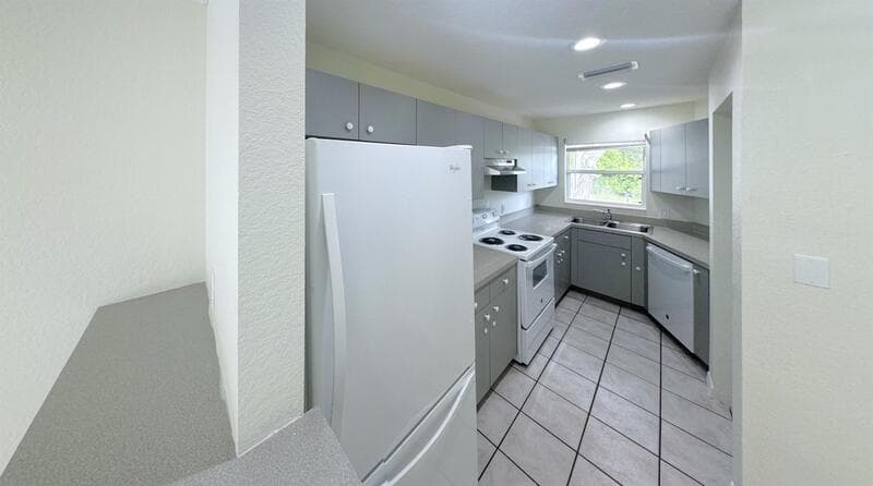 Englewood Condo: 9272 Anita Avenue