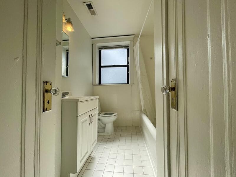 St Louis Condo: 6332 North Rosebury Avenue 1W