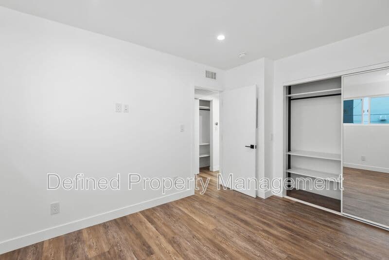 Los Angeles Condo: 1563 Gordon Street