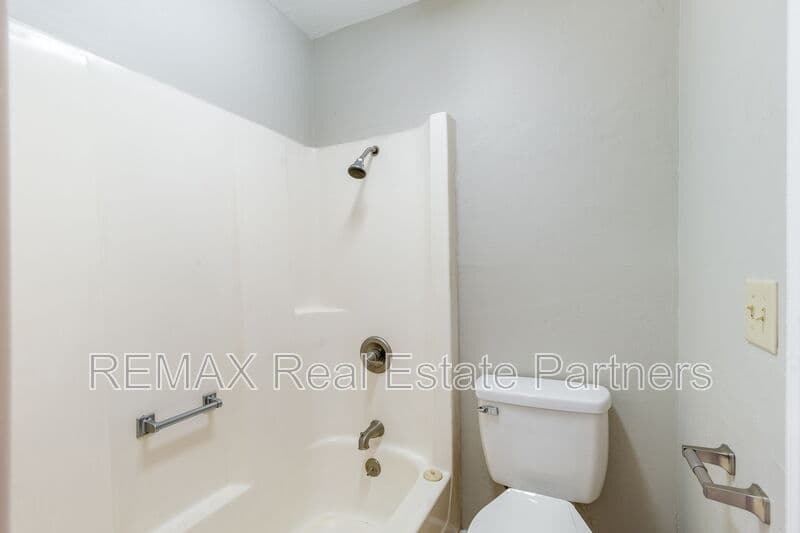 Hattiesburg House: 605 Hacienda Ave