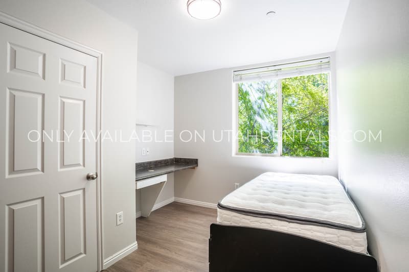 Provo House: 884 E 700 N