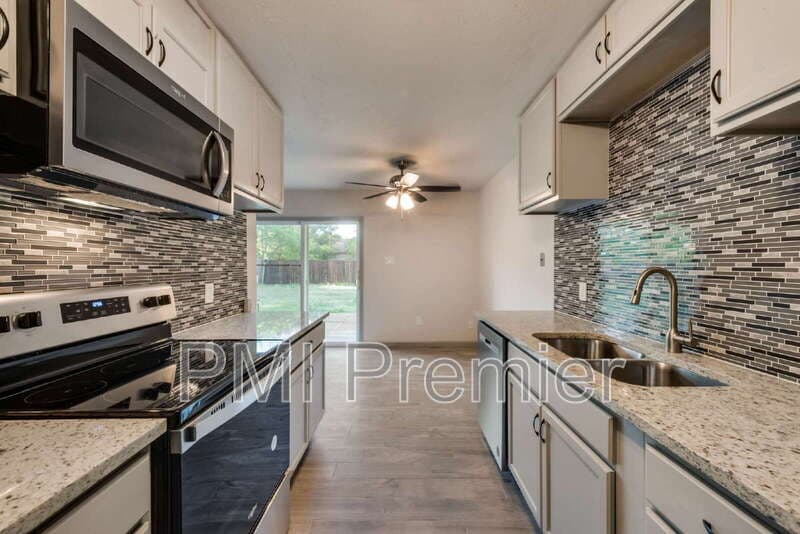North Richland Hills House: 7021 Lincolnshire Ln