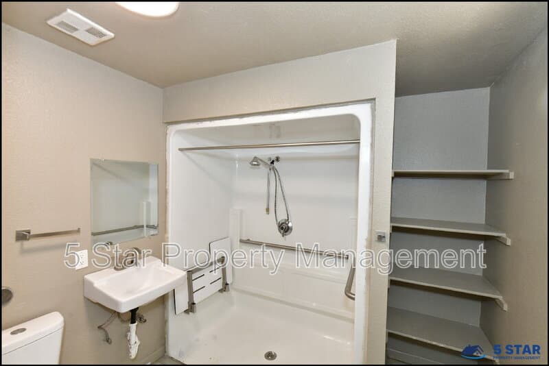 El Paso Condo: 6806 Alameda Ave