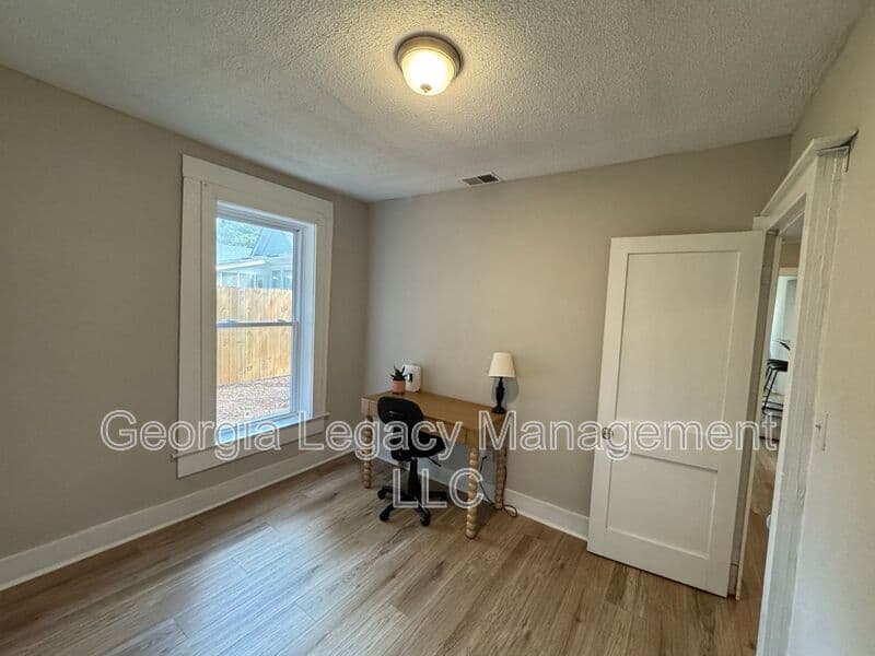 Athens House: 275 Boulevard Heights