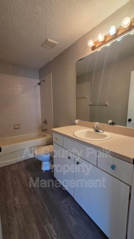 Lakeland House: 220 S Eastside Dr.