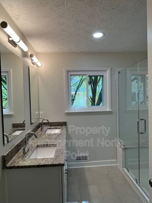 Johns Creek House: 11010 Spotted Pony Trail