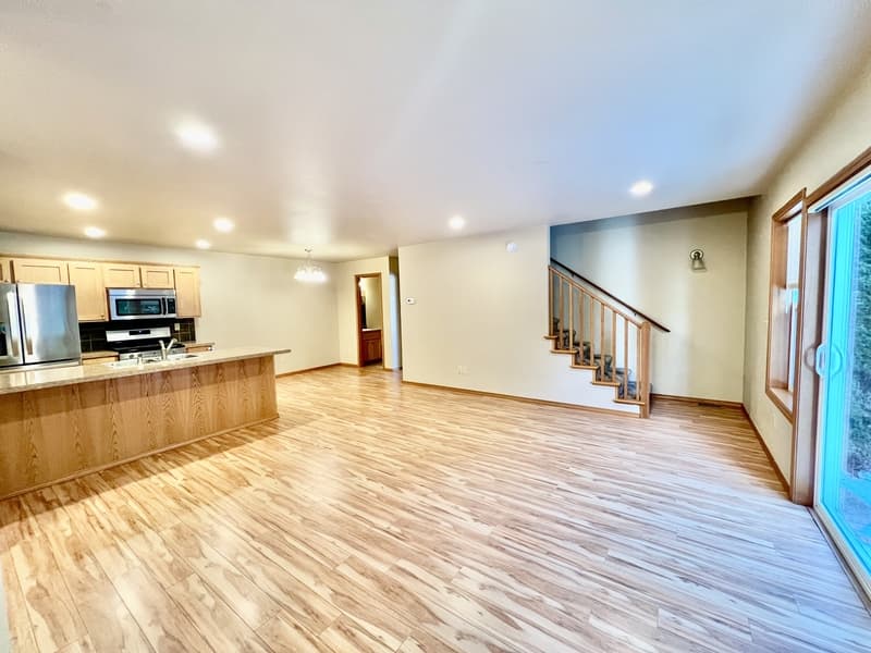Lynden House: 1676 Lexi Loop - B