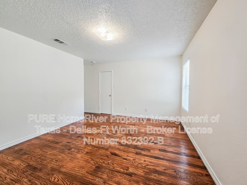 Arlington House: 8011 Mosstree Dr