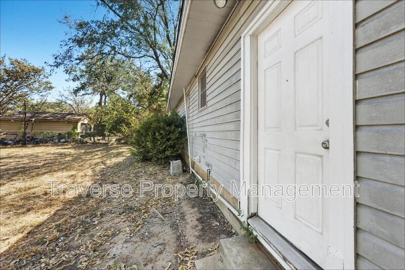 Haltom City House: 5025 Catalpa St