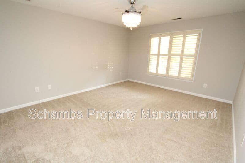 Cary House: 100 Fawn Ct