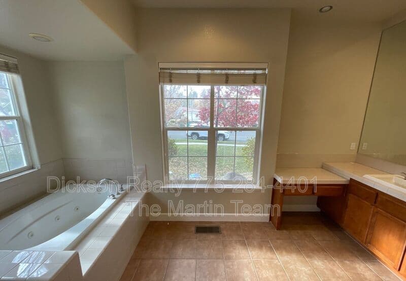 Reno House: 1850 Sun Shadow Court