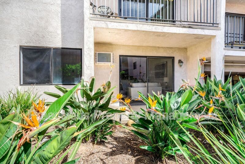 San Diego House: 6780 Friars Rd