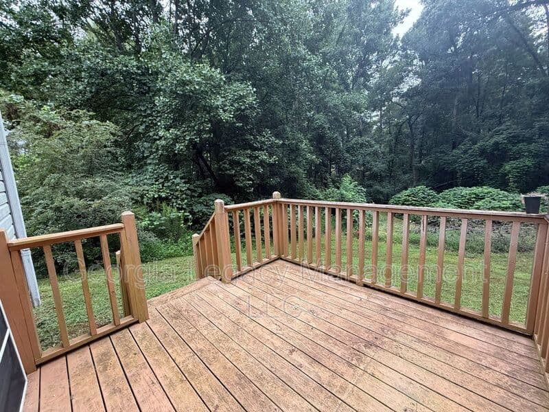 Commerce House: 62 Creekside Drive