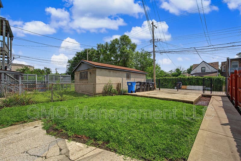 Chicago Condo: 4341 W Gladys St
