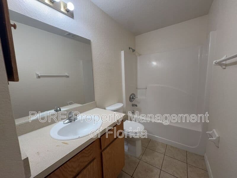 Ocala House: 7455 Midway Terrace