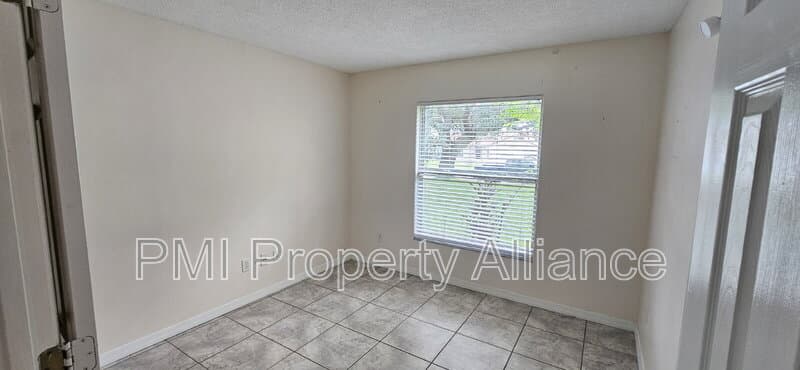 Clermont House: 11649 Crescent Pines Boulevard