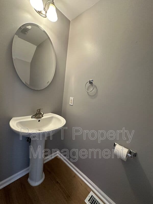 Savannah House: 1308 Dieter St