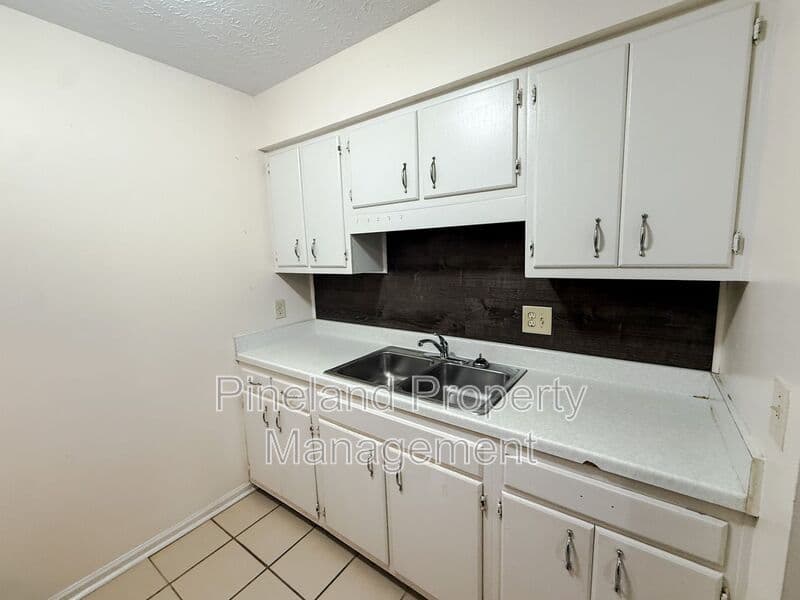 Fayetteville House: 3241 Willard Dr.