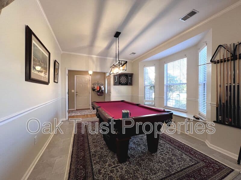 North Charleston House: 8675 Spring Chapel Ln