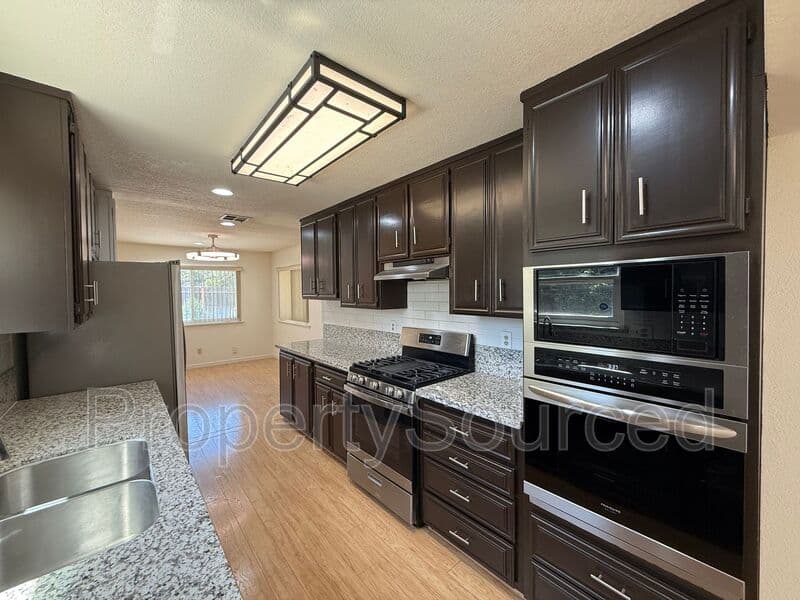Manteca House: 1444 Snead Ct
