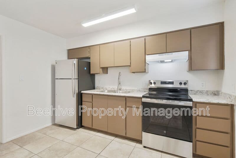 Phoenix House: 1634 E Monroe St