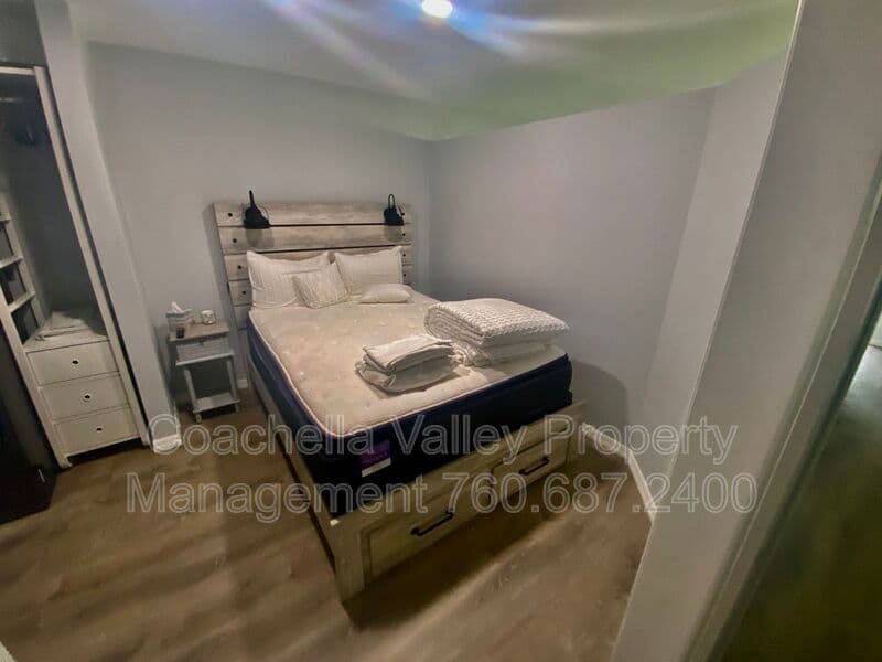 Palm Springs Condo: 5300 E Waverly Dr