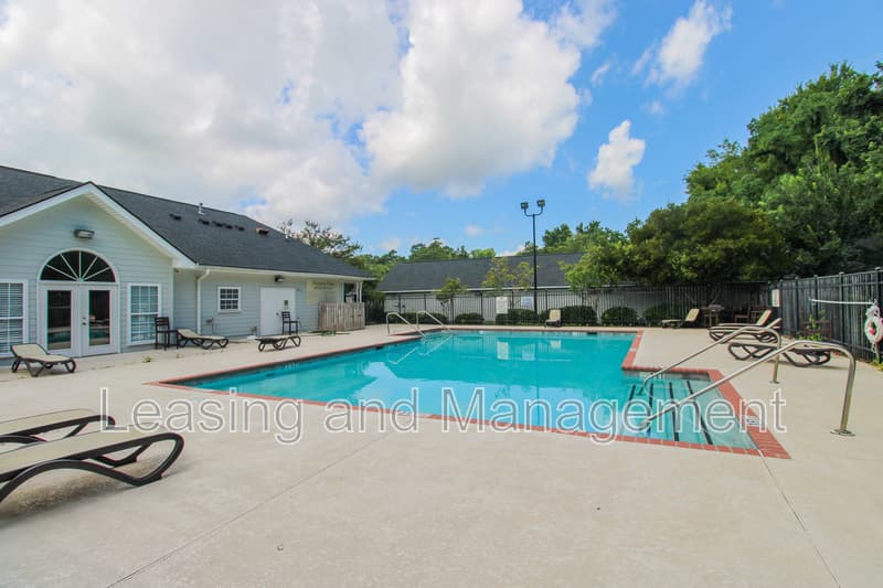 Charleston Townhome: 2494 Etiwan Avenue