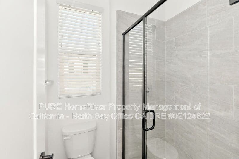 Santa Rosa Townhome: 511 Boyd St