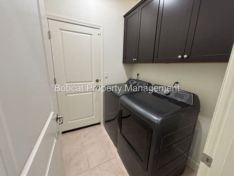 Minden House: 1120 Dapple Dr