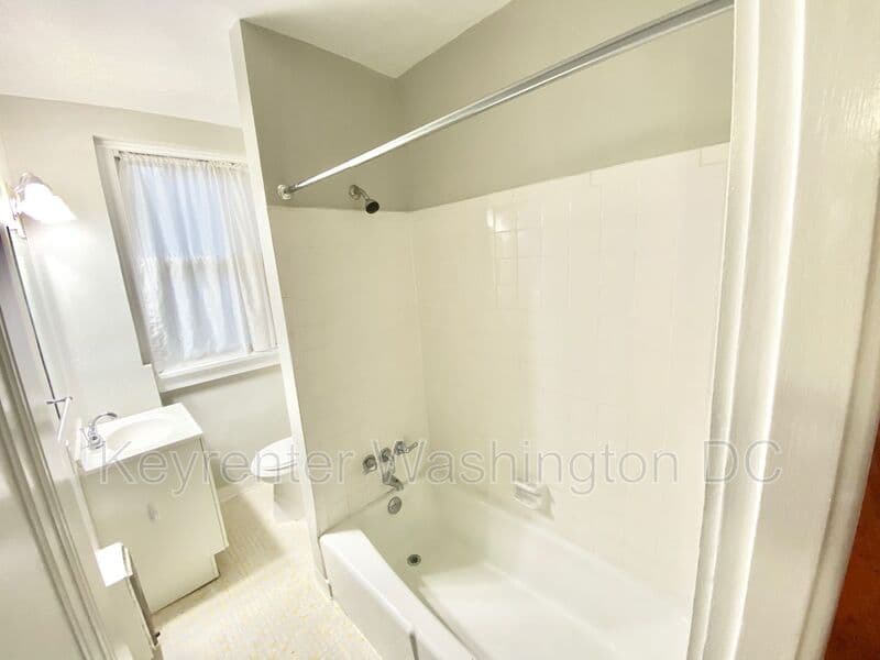 Washington Condo: 2410 20th St, NW