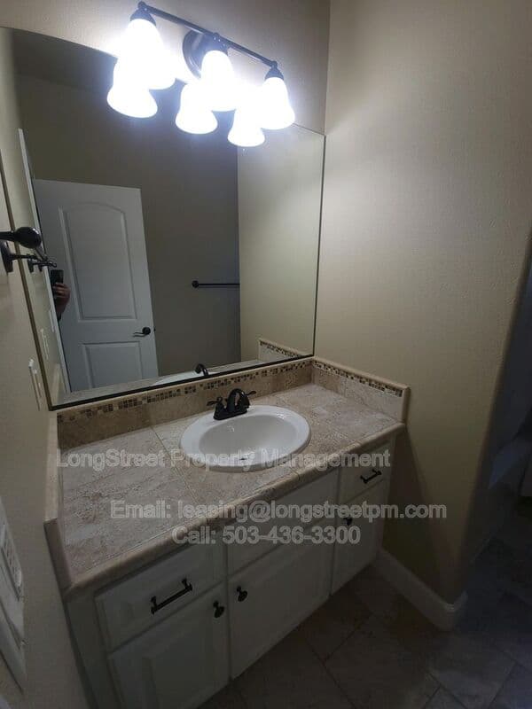Portland House: 9739 NW Henry Ct