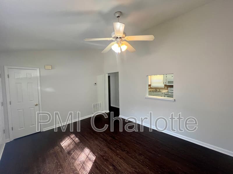 Charlotte House: 6204 Easter Ln