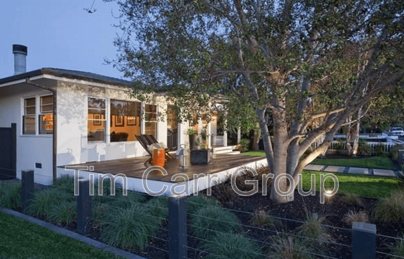 Costa Mesa House: 274 Magnolia St