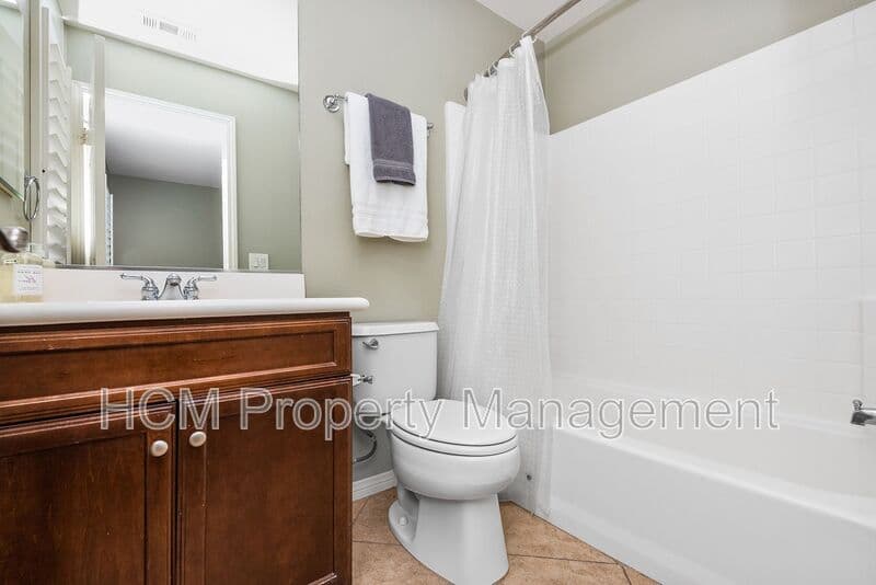Irvine House: 315 Silk Tree Street