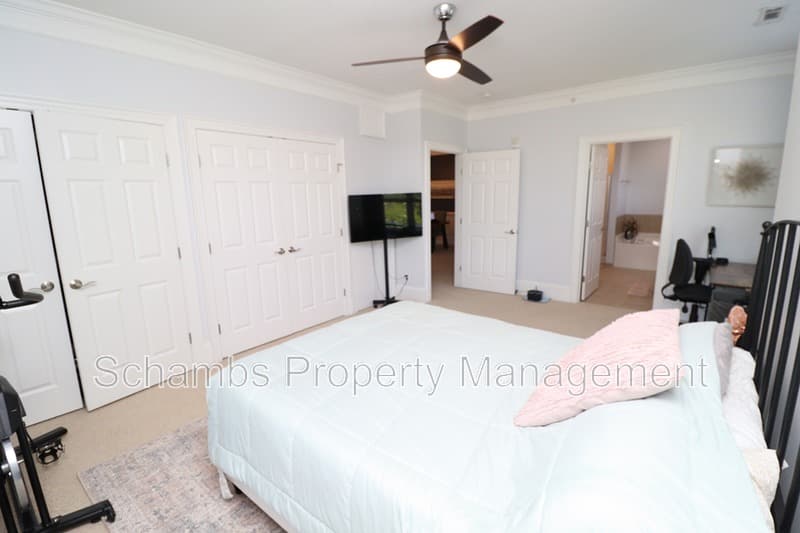 Cary Condo: 933 Portstewart Dr