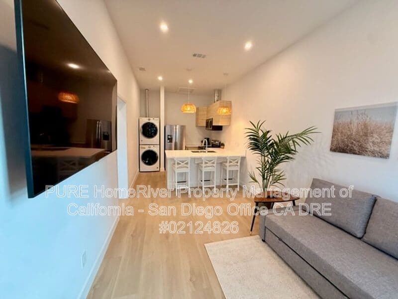 San Diego Condo: 2175 Bacon St