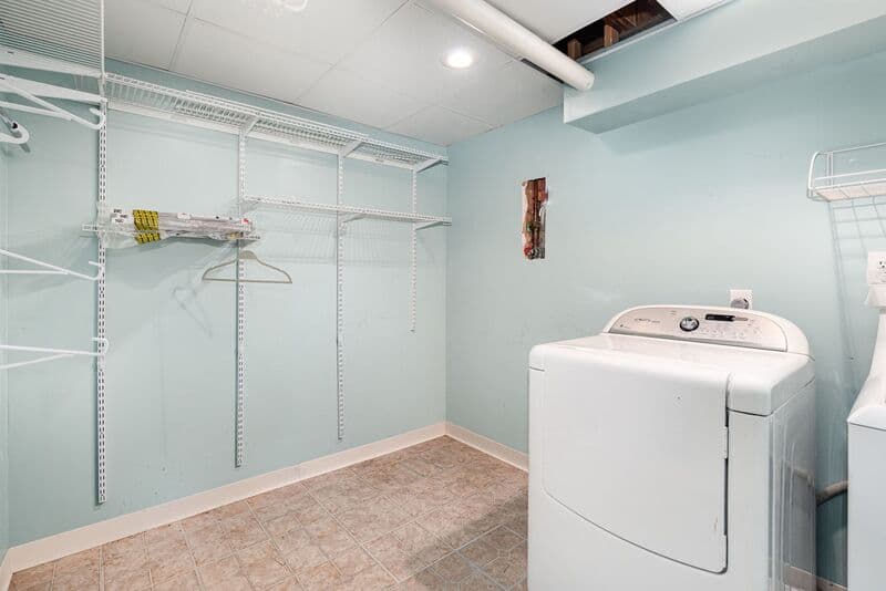 Fredericksburg House: 10701 Houck Dr