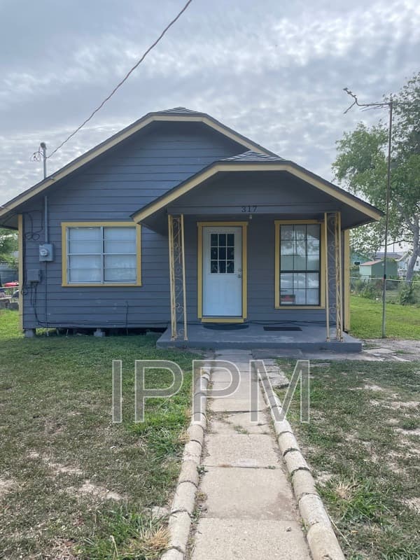 Harlingen House: 317 Oklahoma St