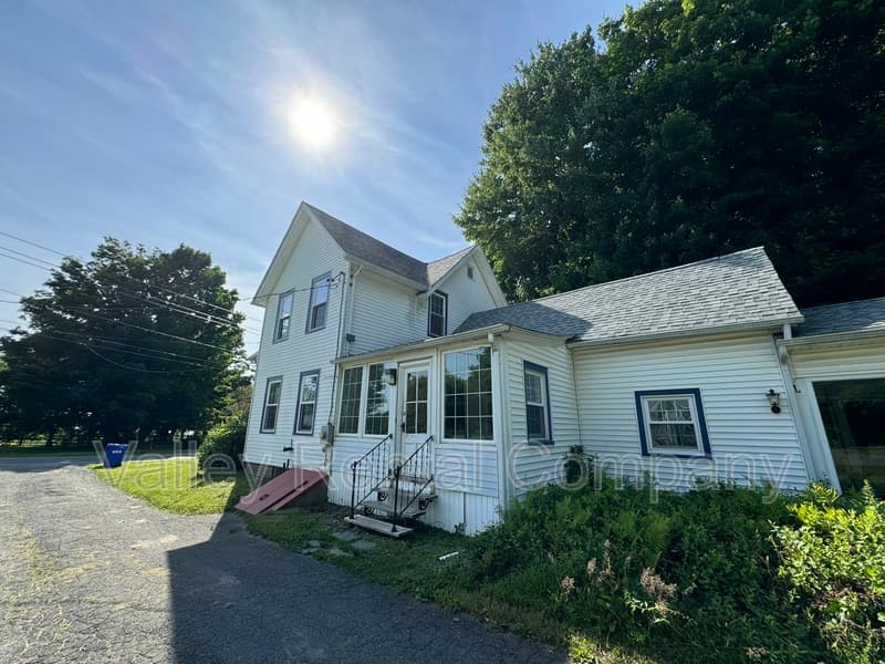 Sunderland House: 166 Old Amherst Road