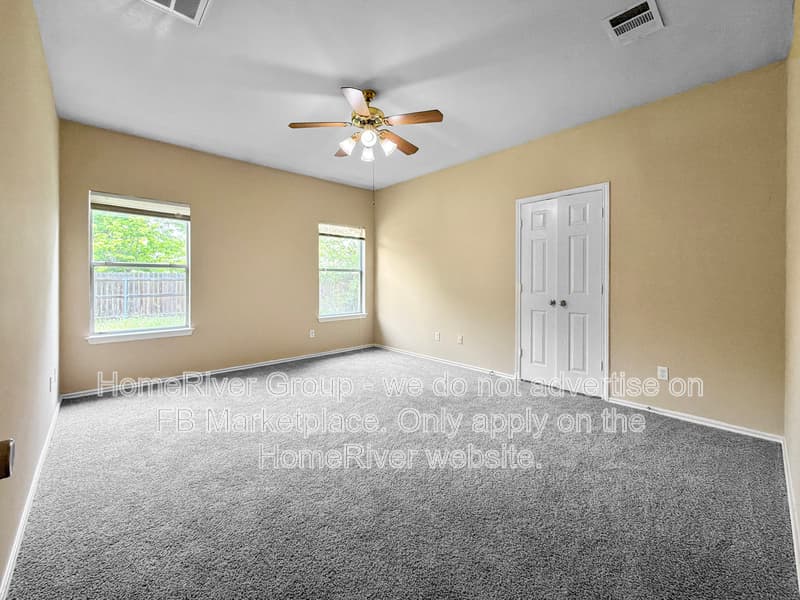 Manor House: 11502 Liberty St