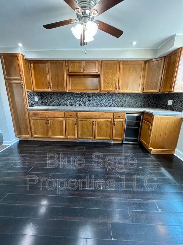 Crum Lynne Townhome: 1220 Lawrence Ave