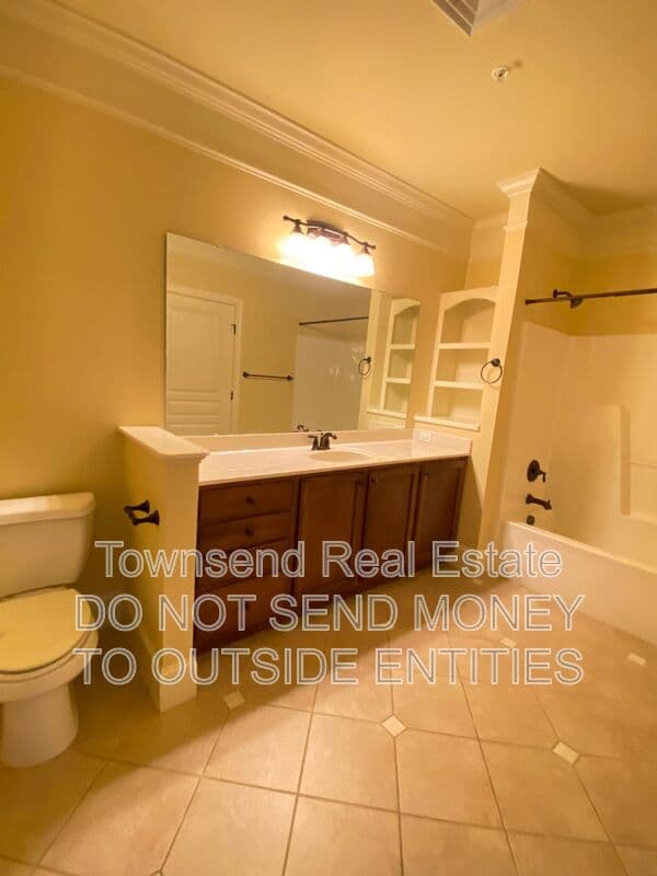 Fayetteville House: 3310-304 Starboard Way