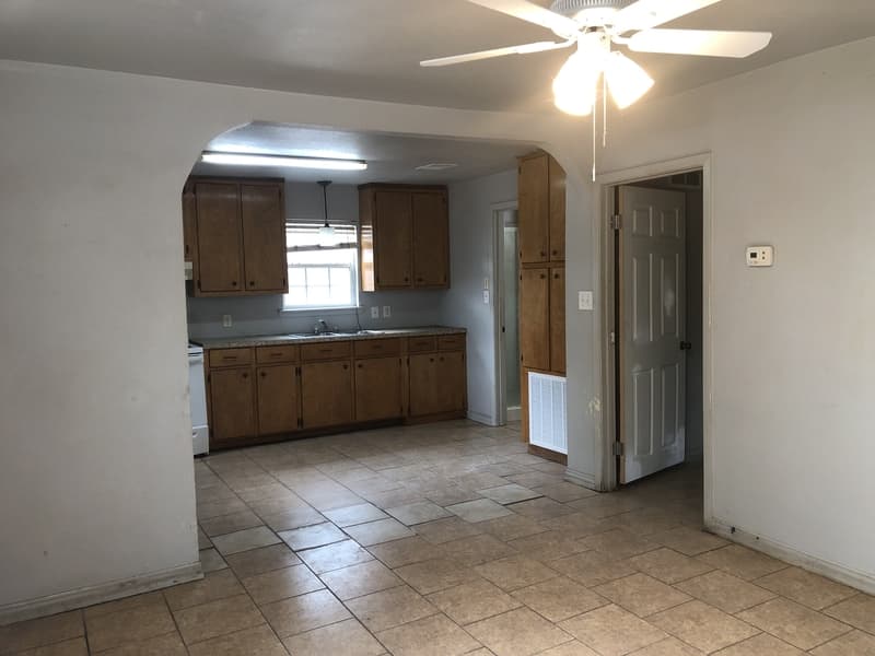 Kingsville Condo: 422 W Lott Ave - 422 1/2 B