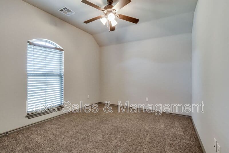 Edmond House: 6133 Oxnard St