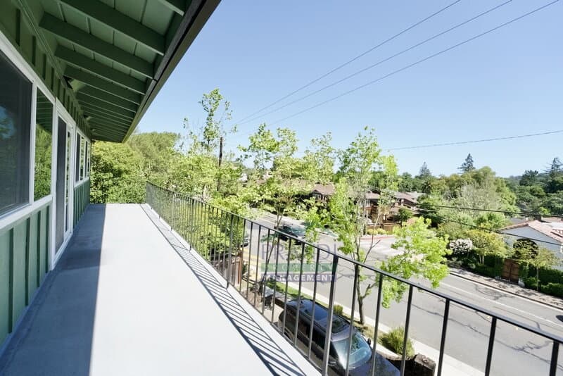 San Anselmo Condo: 1562 Sir Francis Drake Blvd