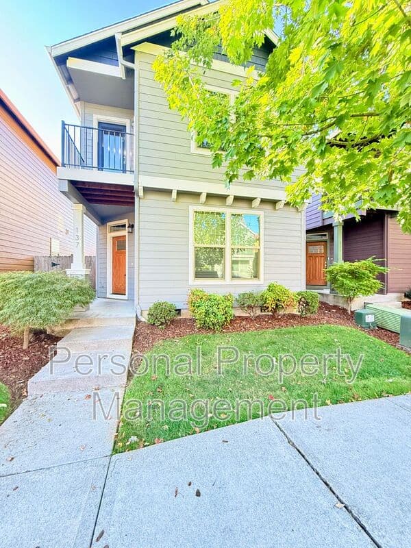 Vancouver House: 137 NW 76th St