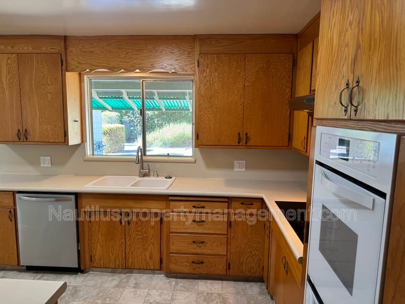 Santa Cruz House: 323 Spring Street